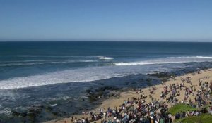 Un surfeur attaqué par un requin en direct à la TV