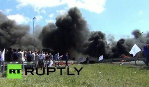 Apocalypse à Calais : les marins de MyFerryLink brûlent des pneus