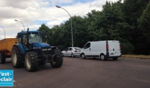 Après le blocage, les tracteurs rejoignent le centre-ville de Troyes