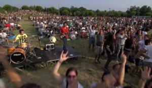 1000 musicians played Foo Fighters "Learn to fly" song in Italy!