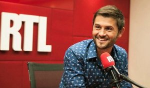 Christophe Beaugrand pris d'un fou rire sur RTL