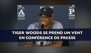 Tiger Woods se prend un vent en conférence de presse