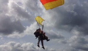 Saut en parachute de René Blot, 91 ans