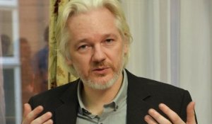 "Asile pour Julian!" : Assange ovationné par les écologistes