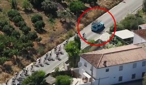 Vincenzo Nibali s'accroche à une voiture (Tour d'Espagne 2015)