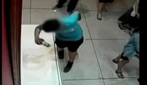 Un enfant trébuche et déchire un tableau d'une valeur de 1,5 million de dollars