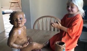 Un bébé au beurre de cacahuètes