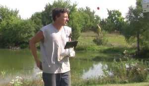 Il pêche un poisson avec son drone