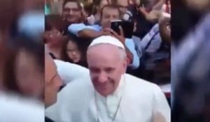 Le Pape va lui-même s'acheter ses lunettes dans une rue de Rome