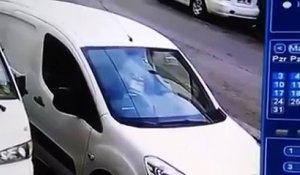 Un homme se fait exploser dans une voiture à cause d'une fuite de gaz