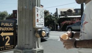 Innovation à Los Angeles: faites un check au poteau pour traverser
