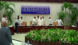 Le gouvernement colombien et les FARC promettent la paix d'ici 6 mois