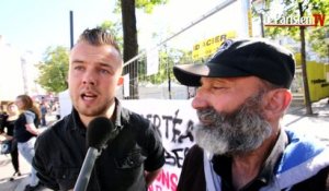 Iulian soutenu dans la rue par des citoyens révoltés