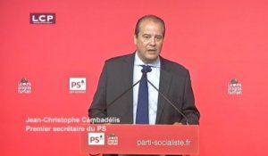 Cambadélis sur Macron : le PS "ne polémique pas avec un ministre d'ouverture"