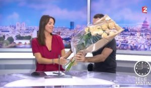 William offre des fleurs à Sophie - 2015/10/07