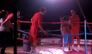 Combat de boxe entre une femme et un kangourou
