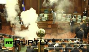 Au Kosovo, du gaz lacrymogène au Parlement pour empêcher le dialogue avec la Serbie