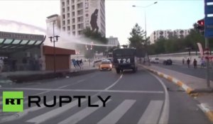 Turquie : un canon à eau disperse la protestation antigouvernementale à Diyarbakir