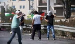 Jets de pierres, gaz lacrymogènes, balles en caoutchouc et canons à eau, les heurts persistent en Cisjordanie