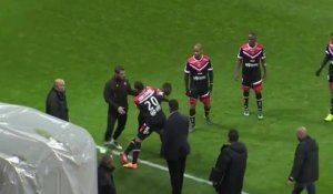 Un joueur de foot de Ligue 2 pète un plomb et frappe ses partenaires