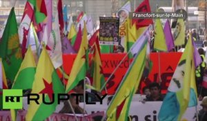 Des manifestations pro-kurdes se tiennent à Francfort et à Londres