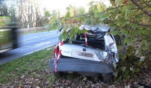 Airion : une Renault Clio très endommagée au bord de la RD916
