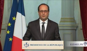 Attaques de Paris : Hollande parle d"'acte de guerre mené par une armée djihadiste"