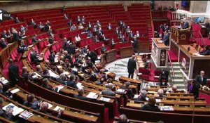 Attentats: Manuel Valls avertit du "risque d'armes chimiques et bactériologiques"