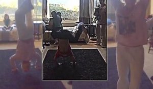 Vidéo : Britney Spears et son fils Sean Preston : Ce sont des pros du salto !