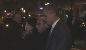 Obama se recueille devant le Bataclan