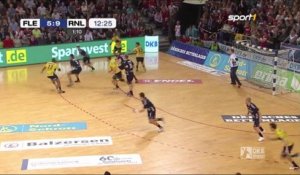 Enorme parade d'Andy Schmid avec la chasuble ! (handball)