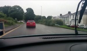 Un essuie-glace arrière qui essuie à l'envers... Hilarant