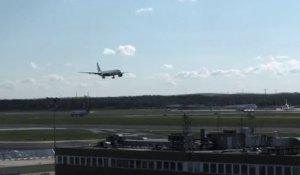 Atterrissage spectaculaire d'un Boeing 777 à Francfort