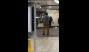 Attaque au couteau dans le métro de Londres: l'arrestation filmée en direct