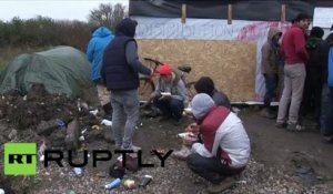 Calais : l’ex-apprentie du célèbre cuisinier Jamie Olivier prépare le repas de Noel pour les réfugiés