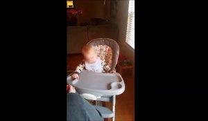 Un bébé se donne à fond sur du Rage Against The Machine