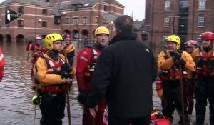 Visite de David Cameron dans le nord de l'Angleterre, frappé par des inondations