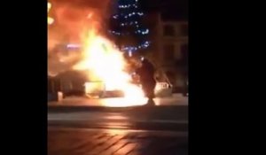 Des jeunes mettent le feu à un sapin de Noël à Bruxelles