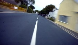 Camera embarquée sur une moto surpuissante pendant la Isle Of man TT race