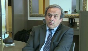 Foot - Fifa : Platini retire sa candidature