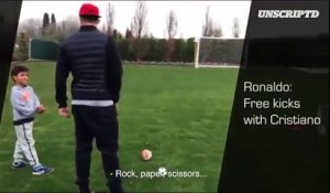 Concours de coups francs entre Cristiano Ronaldo et son fils