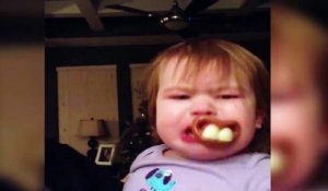 Bebe Fatigue Veut Quand Meme Sauter Hilarant Le Bambin Sur Orange Videos