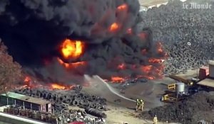 Un intense incendie dévaste un champs de pneus en Australie