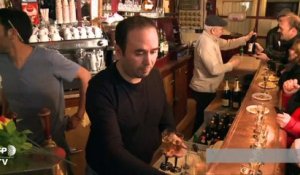 Attentats de Paris: le bar "Le Carillon" rouvre ses portes