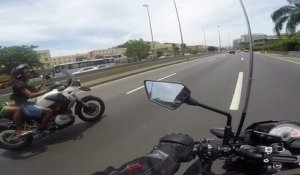 Brésil : Ils tentent de braquer un motard et le font chuter