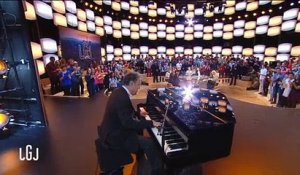 Julien Lepers s'éclate au piano dans "Le grand journal" de Canal Plus - Regardez