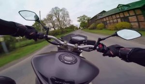 Ce motard rate son virage - gros accident de moto