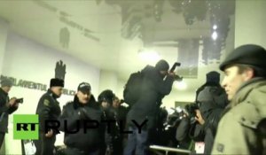 Moldavie : des manifestants prennent d’assaut le parlement du pays