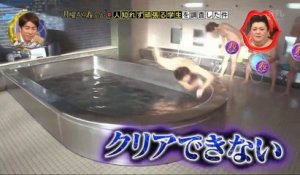 Des Japonais s'amusent à faire des drifts sur le rebord d'une baignoire