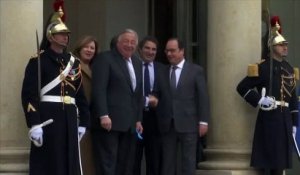 Hollande décidé sur la déchéance de nationalité, affirme Sarkozy